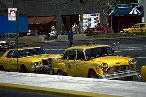 安い車検を実現するなら専門店がおススメです。