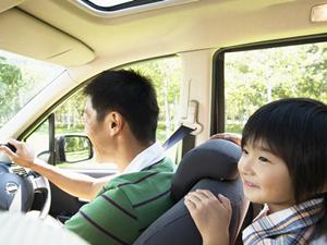 店内で作業が終わるのを待てる車検専門店